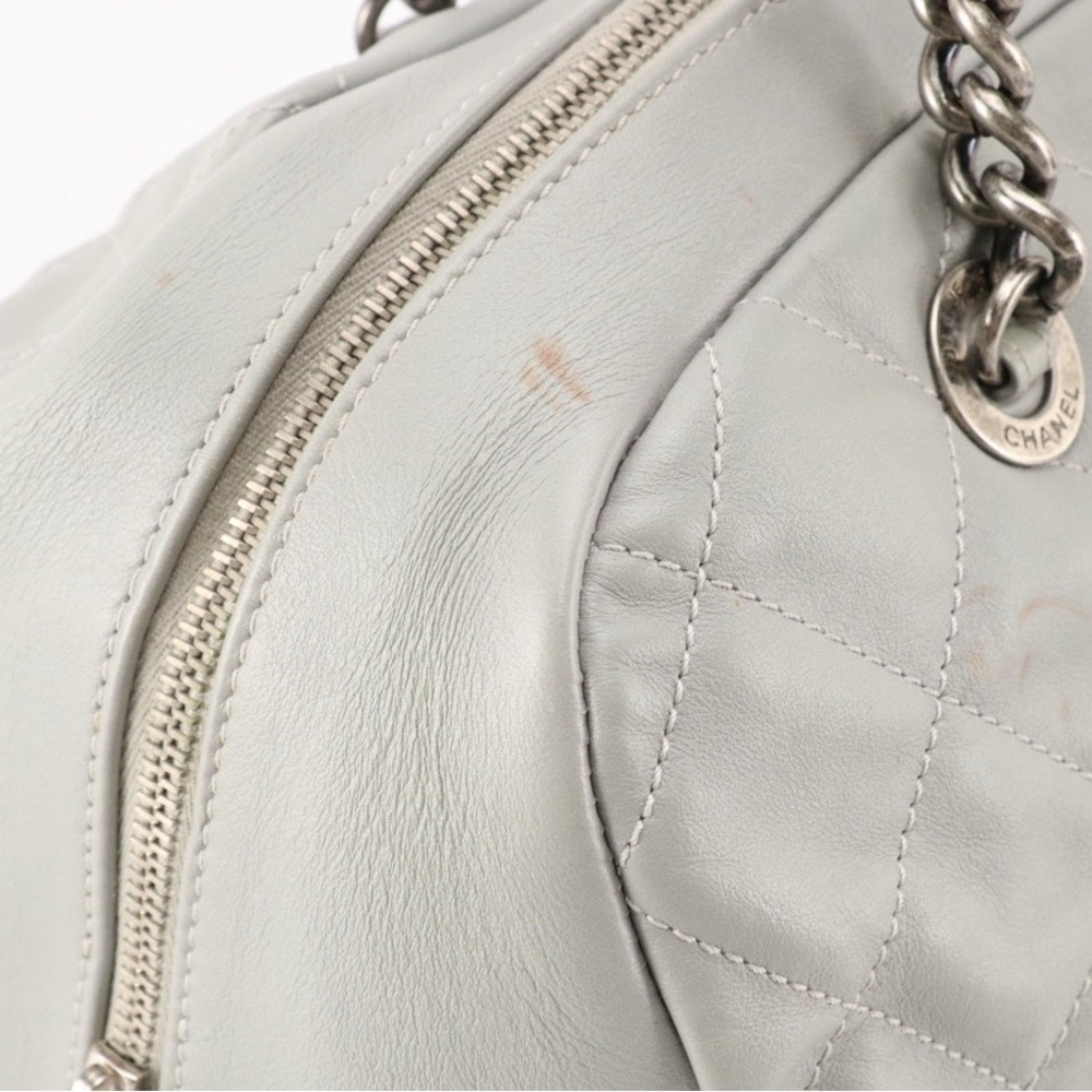 CHANEL Country Chic Bowler Shoulder Bag in Grey Quilted Calfskin Leather - Picture 11 of 12
